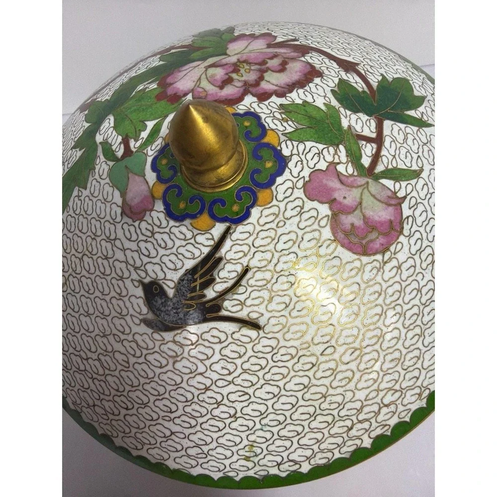 Vintage Chinese Cloisonné Lidded Bowl White Enamel Birds and Peony 6-inch‎